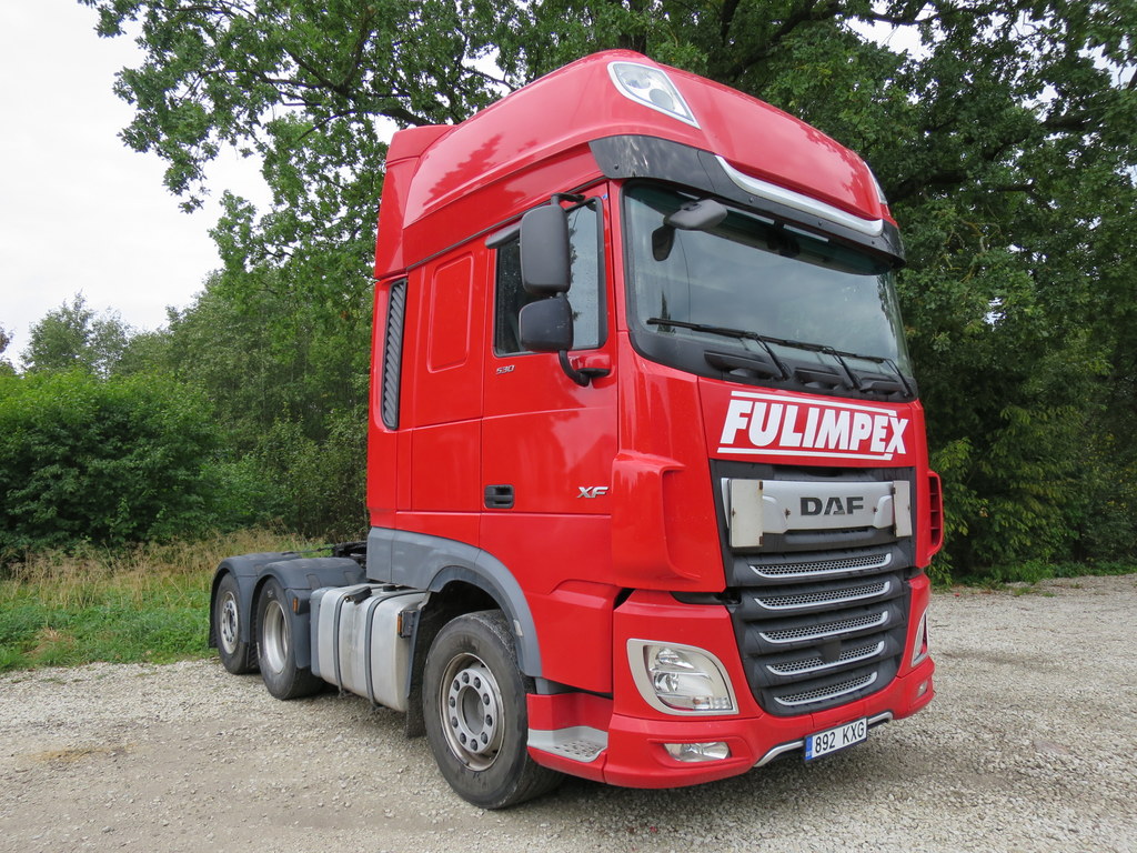 Punane DAF XF Fulimpex veok